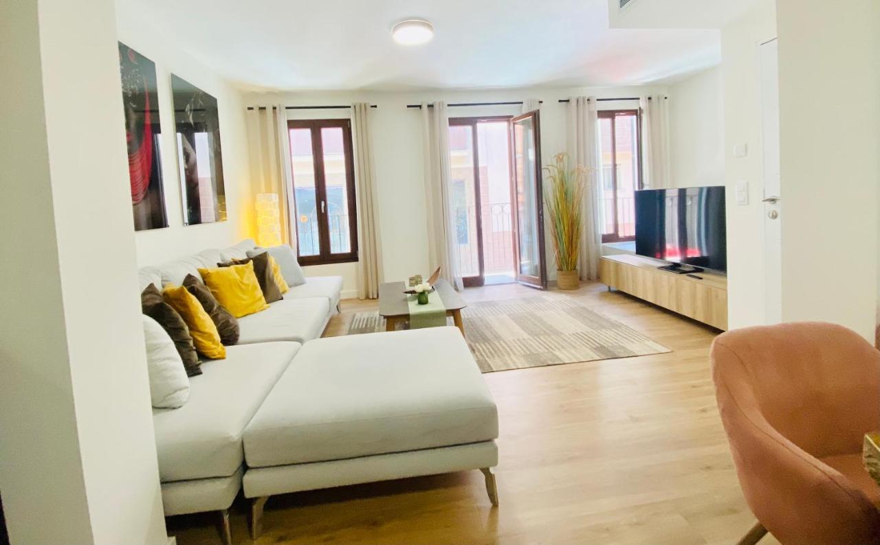With 2-en Bedrooms Aparthotel