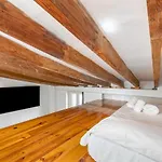 The Sailor House, Duplex Palma Center