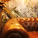 Dog Admiral - Urban Guest House