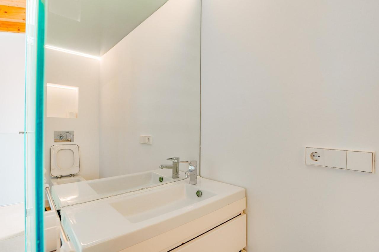 Apartment Duplex - With Garage *