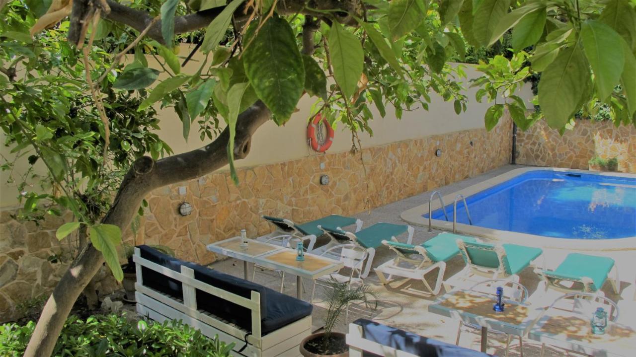 Bonany Hostel *