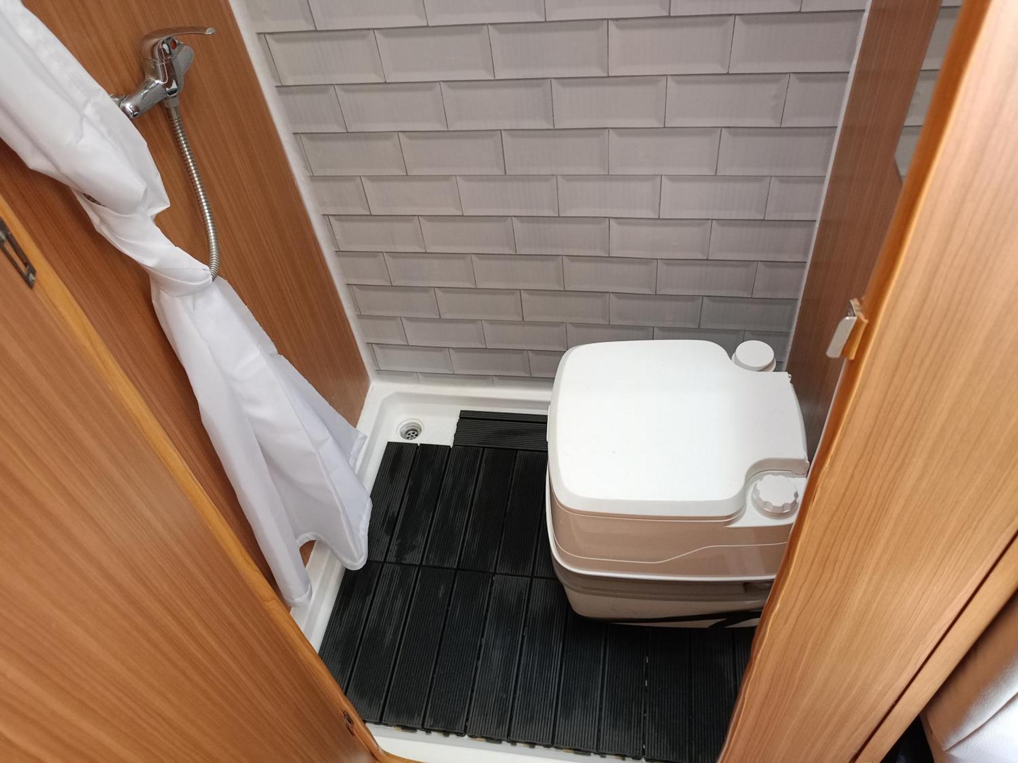 Furgoneta Camper Gran Volumen Campingplatz *