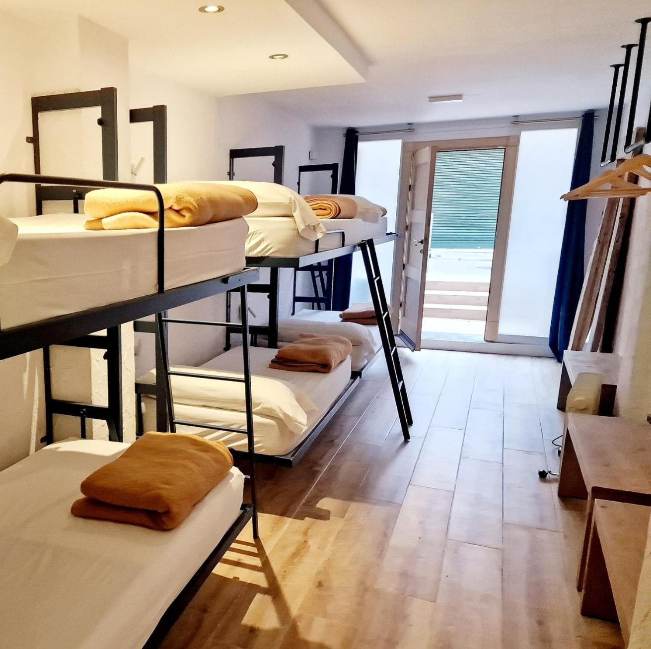 Y - Juvenil Albergue