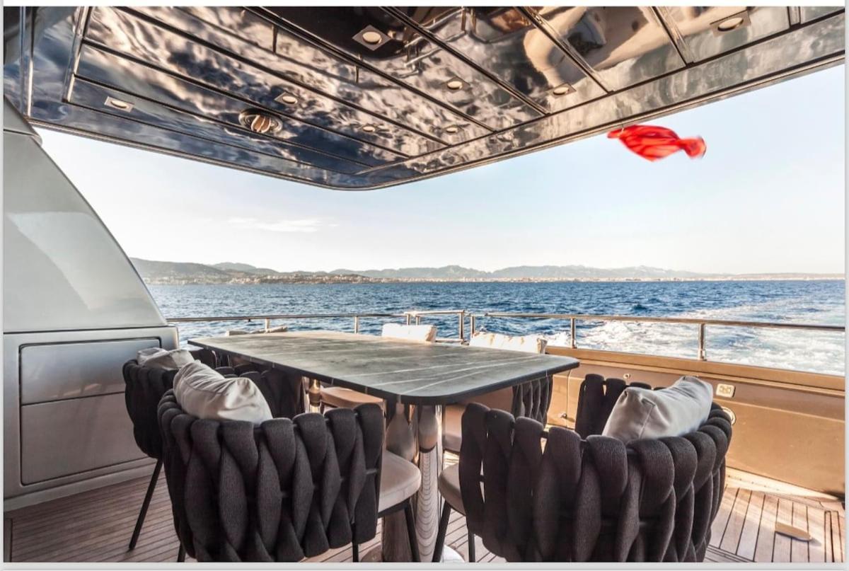 Luxury Yacht Sanlorenzo Botel Palma