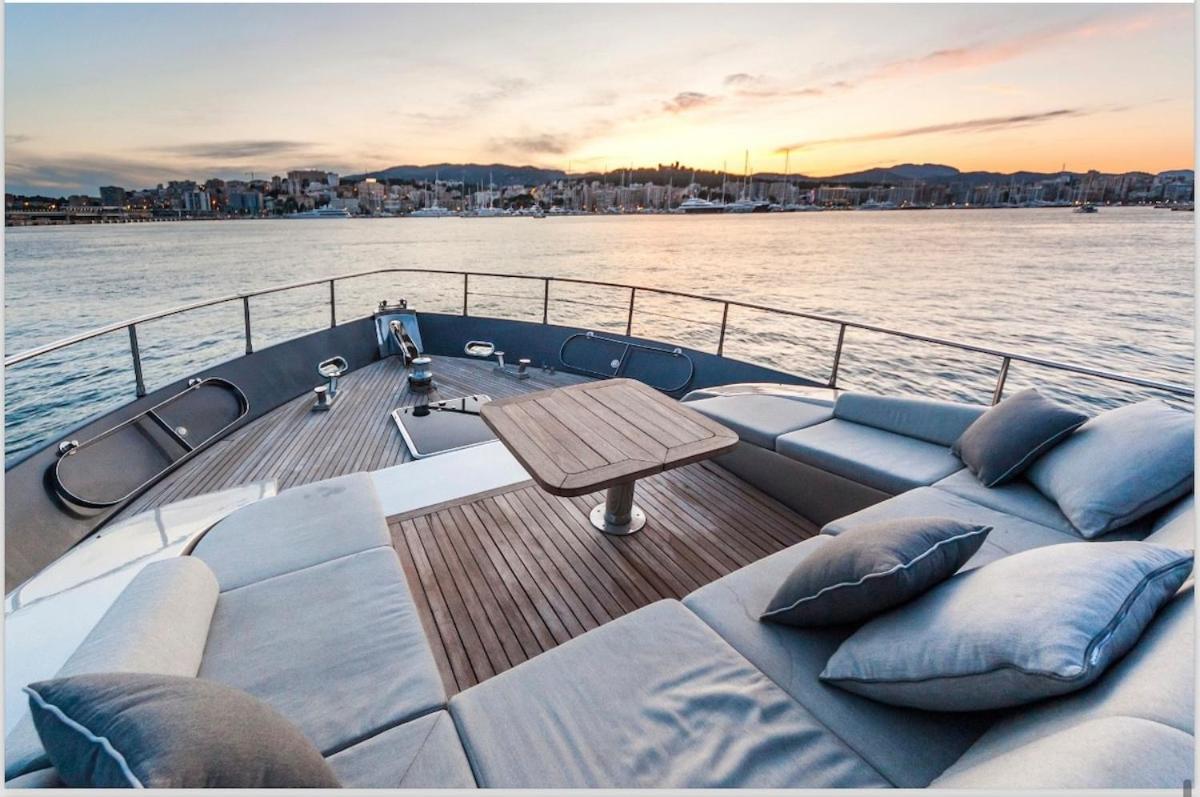 Botel Luxury Yacht Sanlorenzo Palma de Mallorca