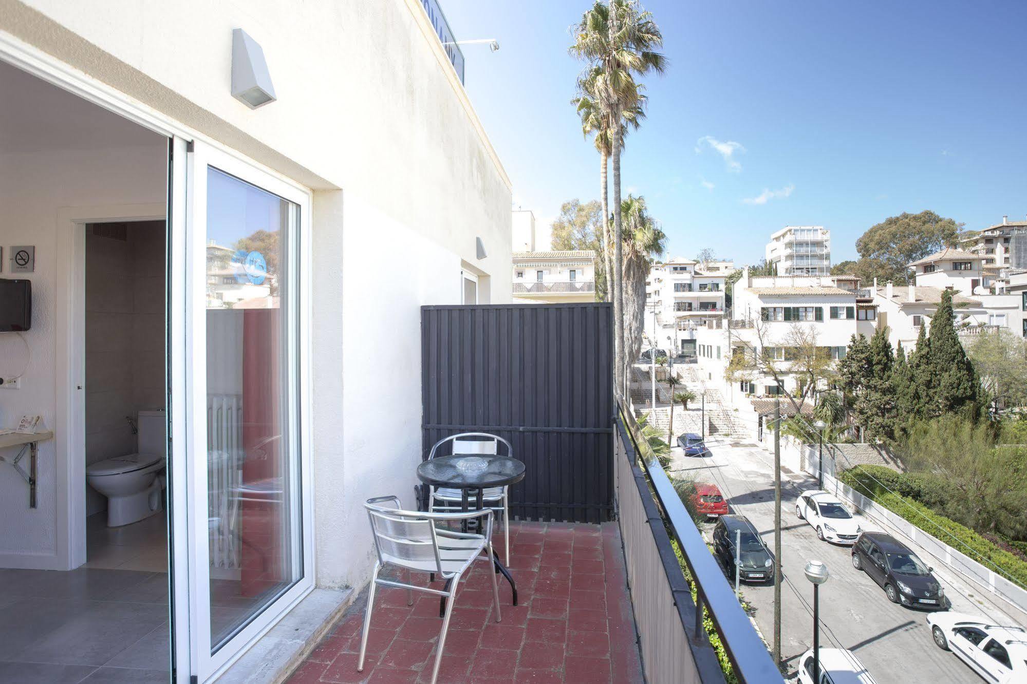 Bonany Hostel *