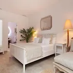 Villa With Salt Water Pool