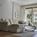2 Bedrooms - Private Rooftop And Pool - Parking
