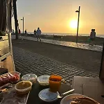 Vintage Camper Van Explore Driving Mallorca - Full Equip