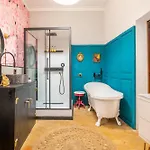 Dog Admiral - Urban Guest House