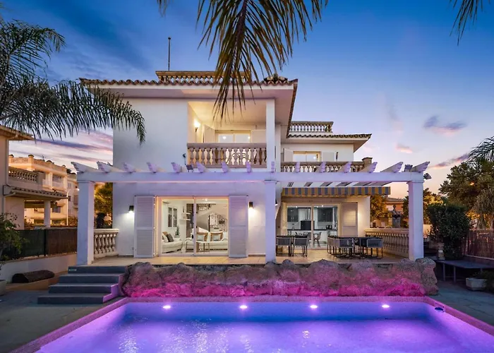Delightful villa excellent located 130m to beach, 5km to airport, 4,5km to palma city centre