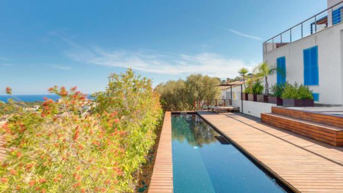 Villa Fantastica Sobre La Bahia De *