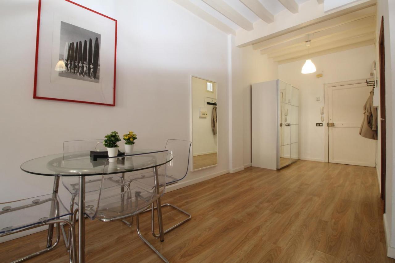 Comfortable With Character In The Old Town Apartment *