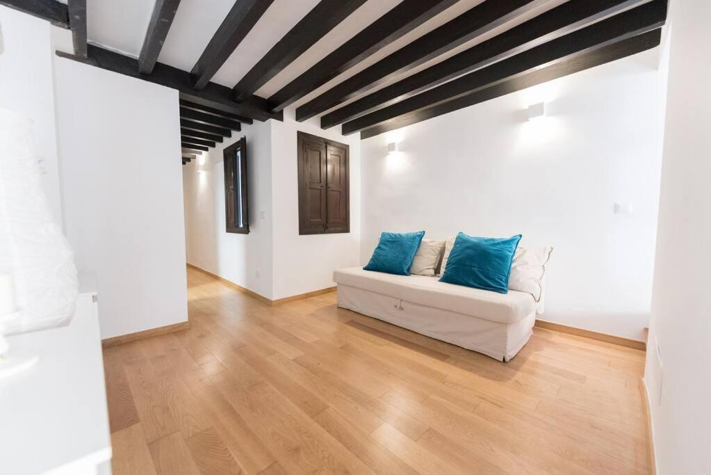 Apartment Ganzes Loft In Altstadt, Nähe Kathedrale *
