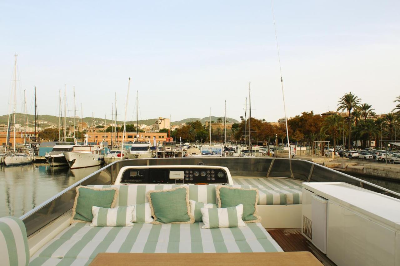 Essoess Boat - Five Star - Exclusive Use Botel Palma