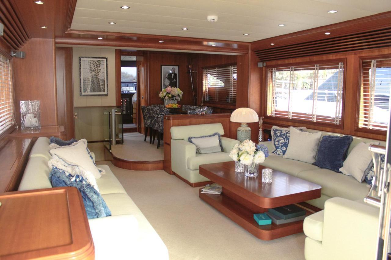 Botel Essoess Boat - Five Star - Exclusive Use Palma