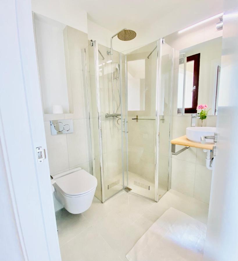 With 2-en Bedrooms Aparthotel