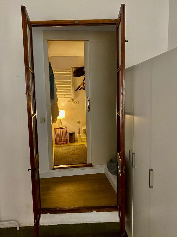 Apartment Shut Down Place