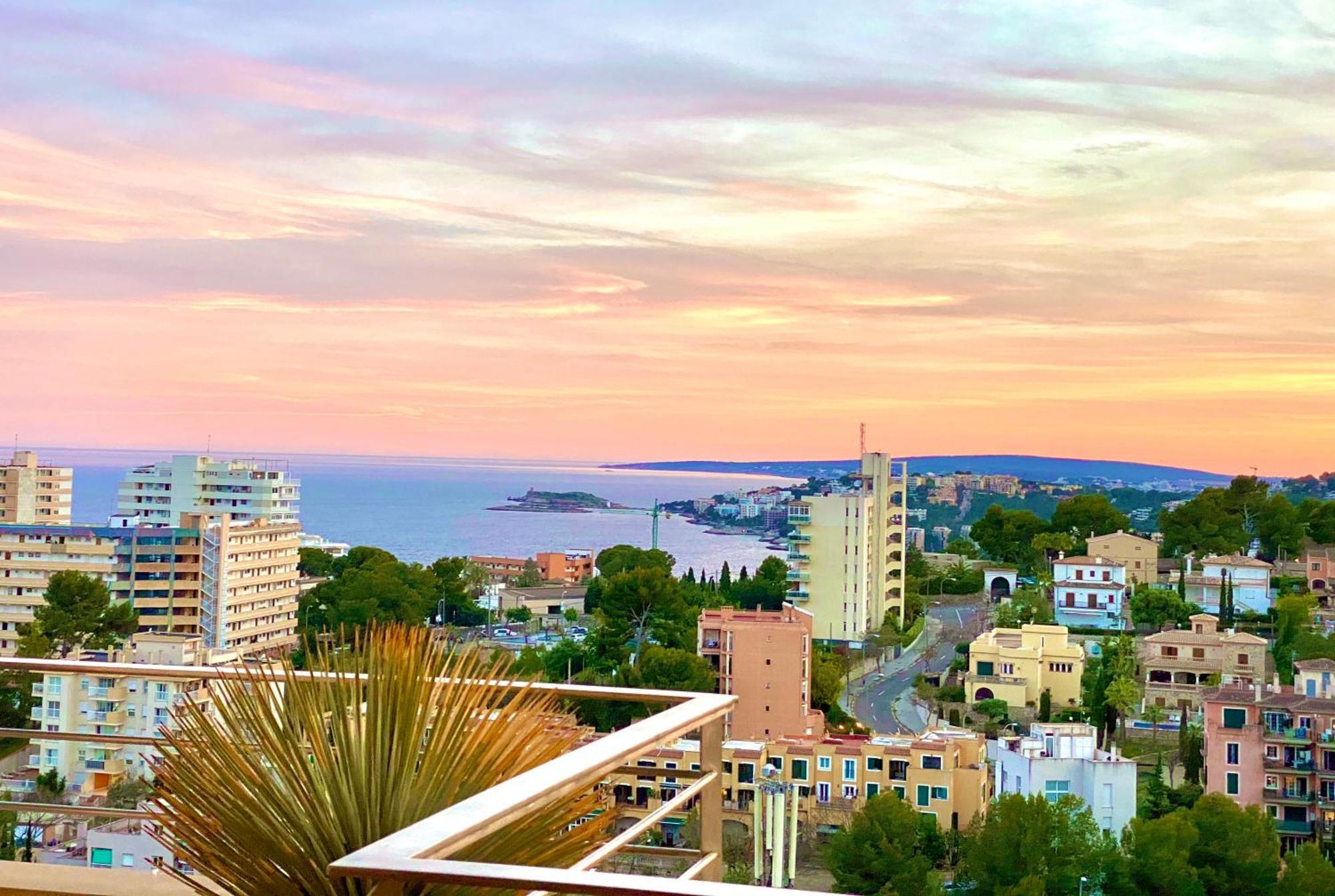 With Breathtaking Panoramic Sea And Mountain Views Apartment Palma de Mallorca