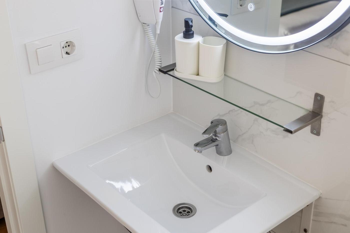 Regina Selfcheck-in Smart Guest house