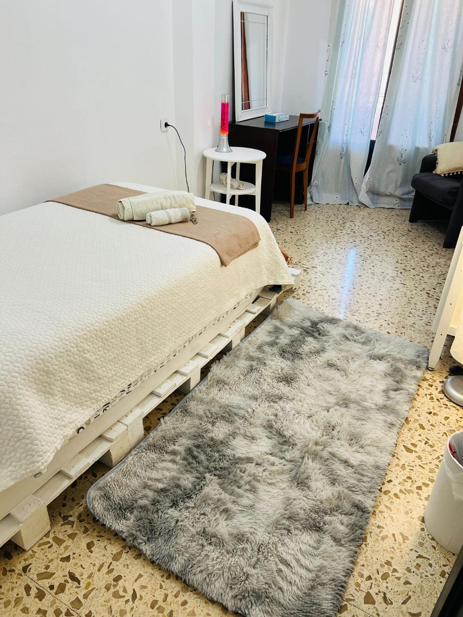 Habitacion Rustica En Para Una Sola Persona En Casa Familiar * Palma de Mallorca