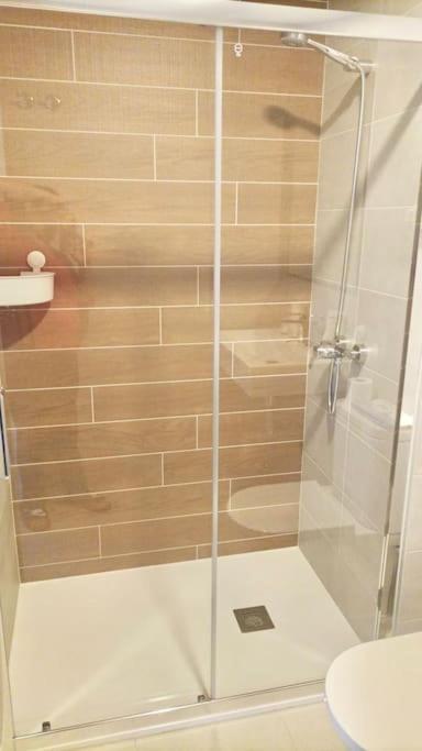 Appartement Excelente Habitacion Para Una Persona Con Bano Privado En Piso Compartido Con Una Familia *