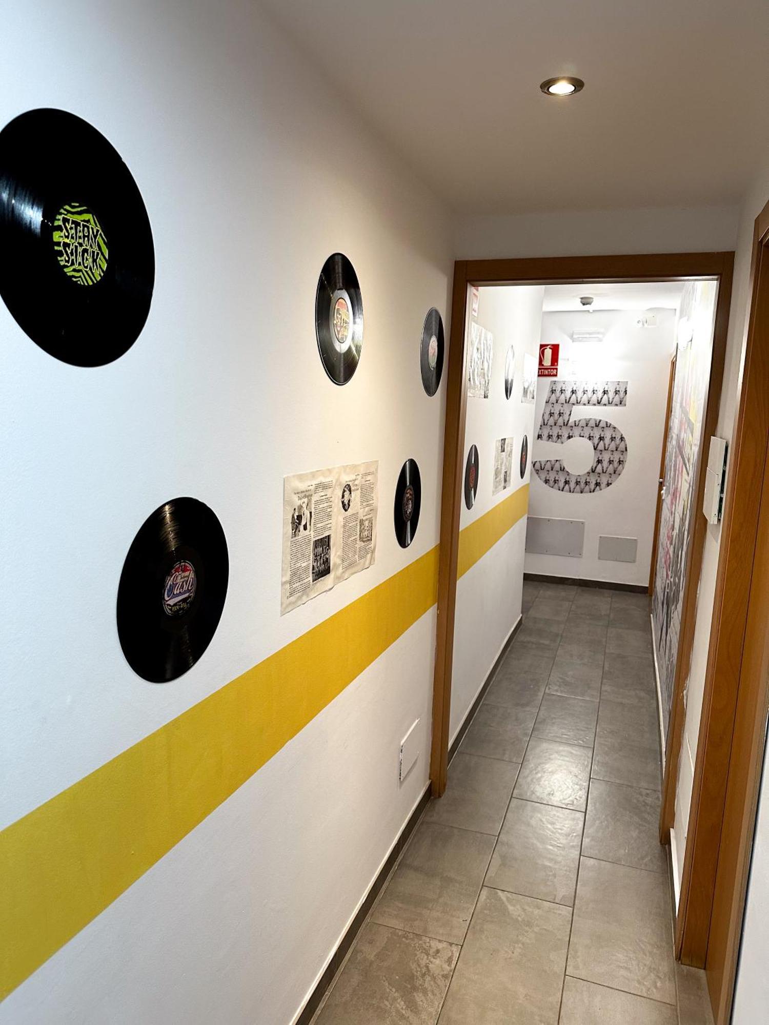 New Art - Juvenil Hostal Palma de Mallorca