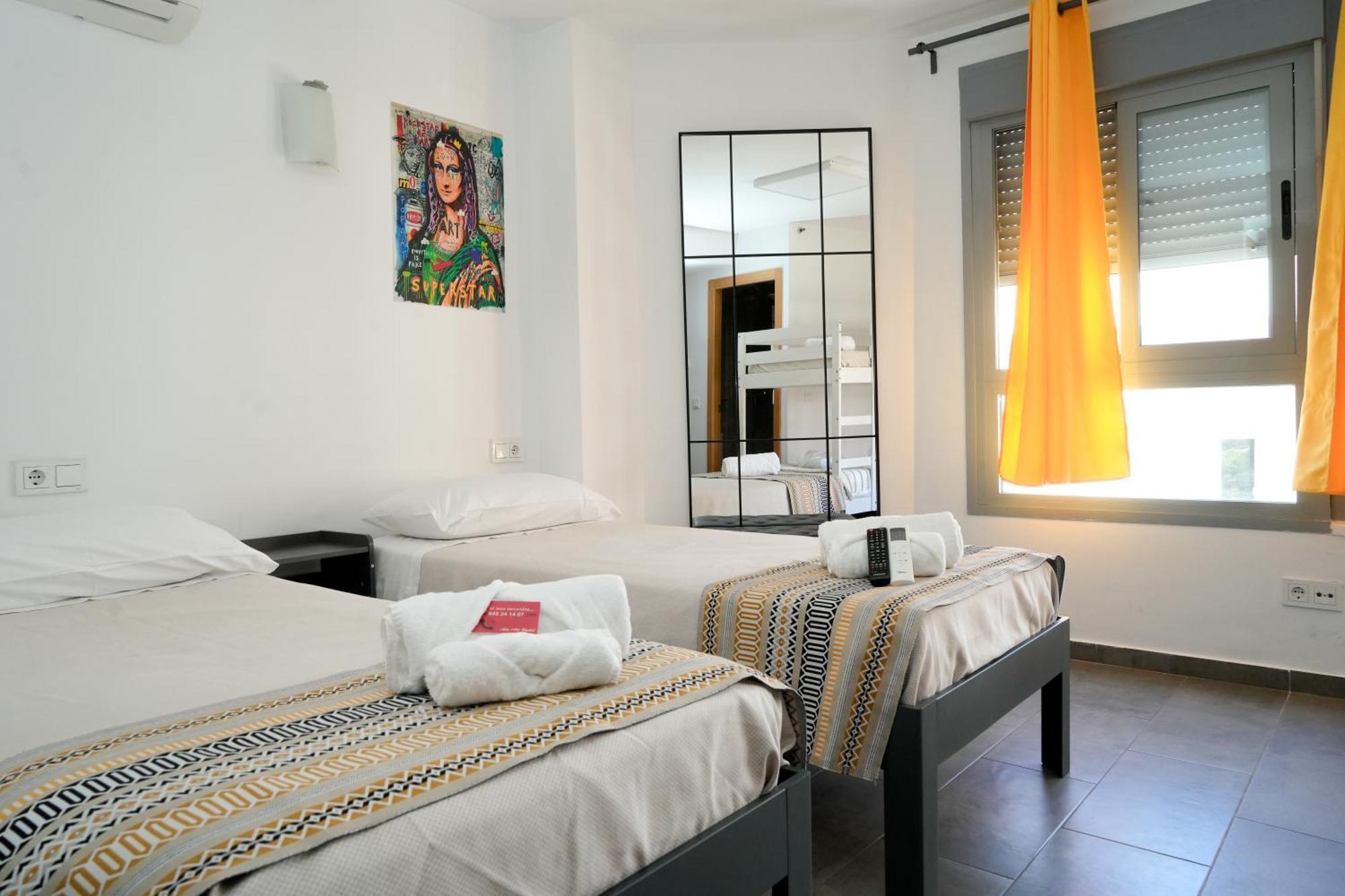 New Art - Juvenil Hostal Palma de Mallorca