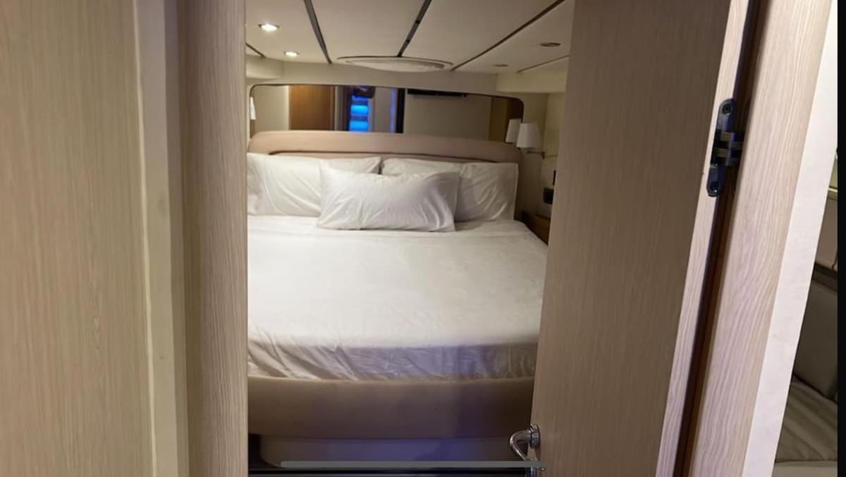 Botel Urus - Live The Experience