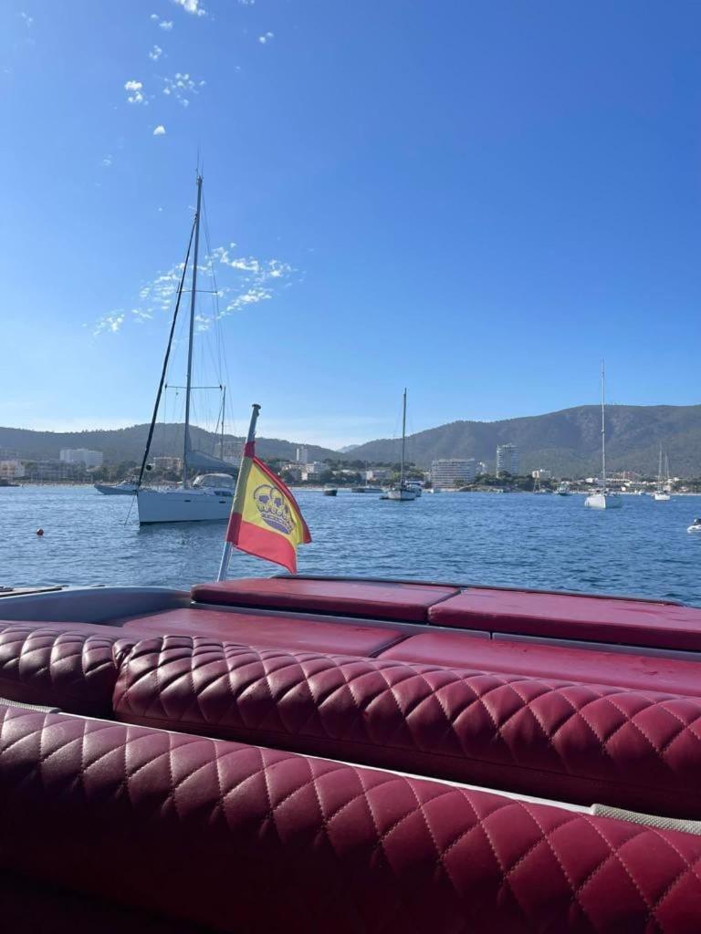 Botel Urus - Live The Experience *