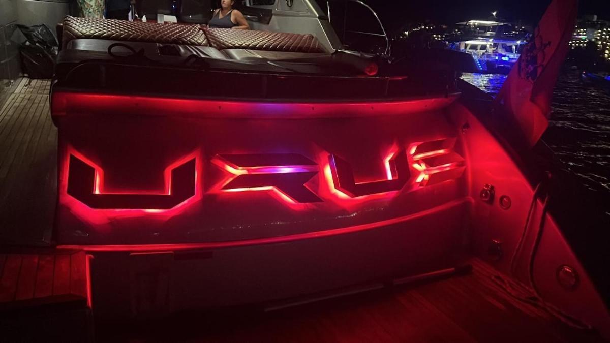 Botel Urus - Live The Experience *
