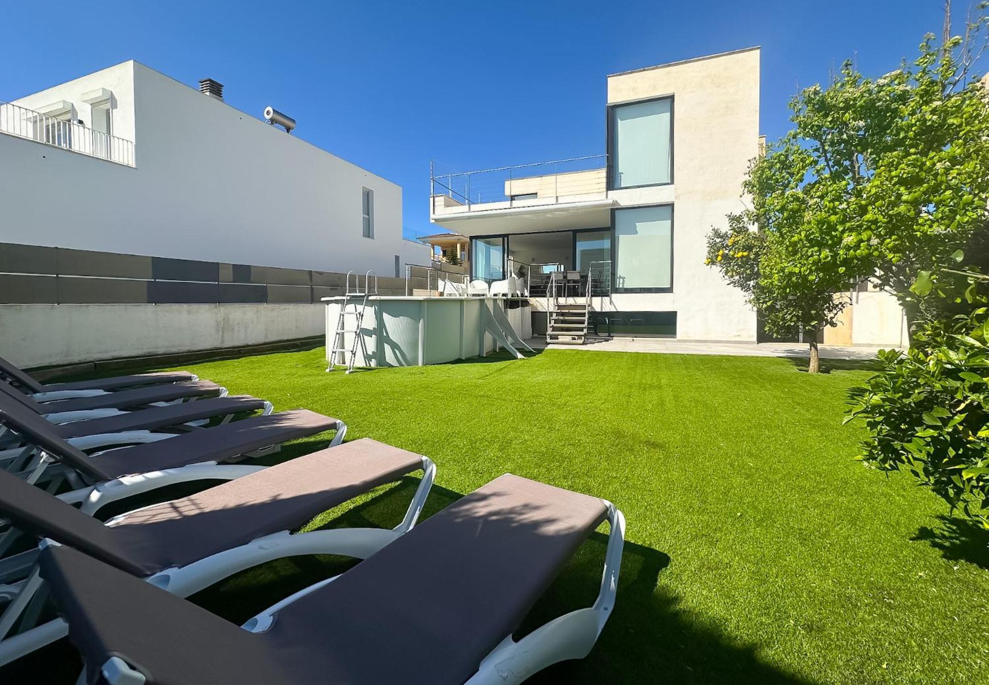 Moderna Con Piscina En Apartamento *