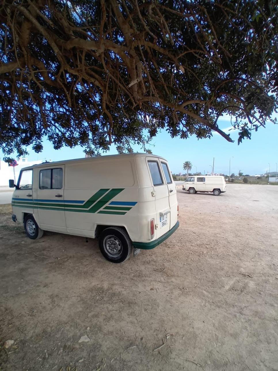 Vintage Camper Explore Driving Mallorca - Full Equip *