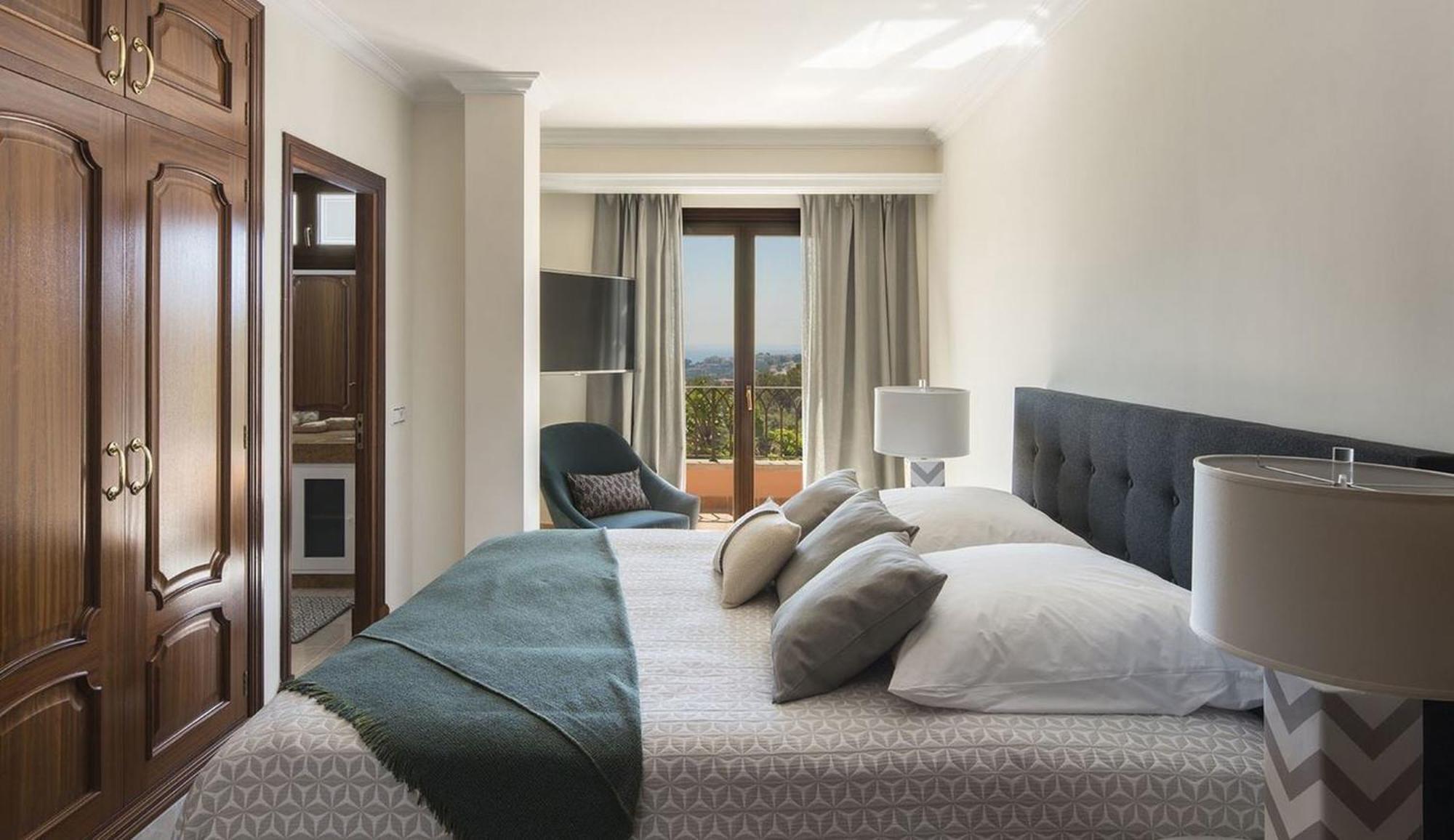 Luxury With Sea View And A Private Swimming Pool Villa *